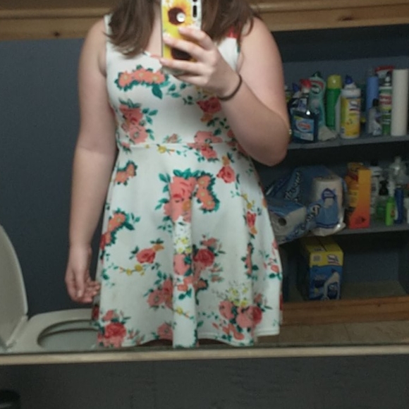 Floral dress - Picture 2 of 3